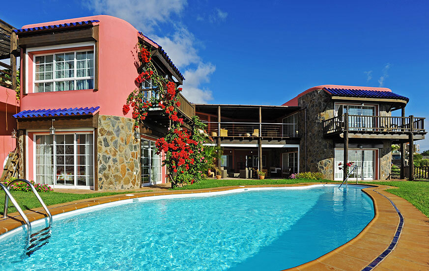 Haus zur Miete auf Gran Canaria mit Pool, großer Terrasse und spektakulärem Meerblick über die Dächer von San Agustín