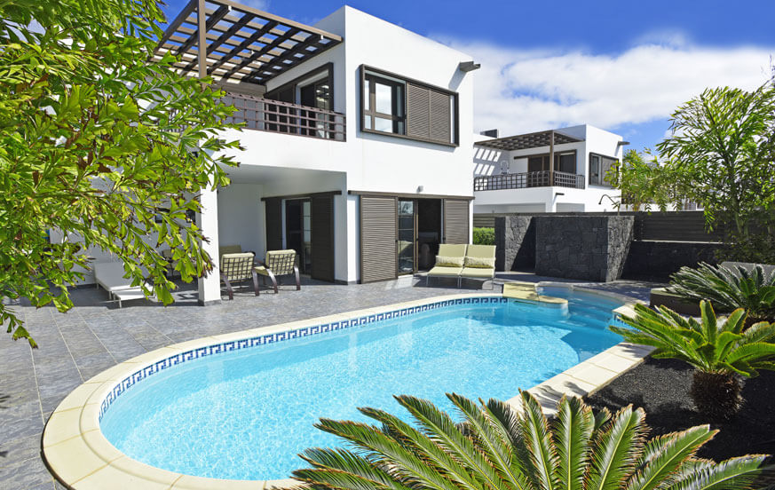 Stylish luxury villa to rent with beautiful garden and private pool near to the beach in Lanzarote