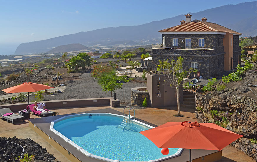 Estudio moderno, luminoso y muy bien equipado con terraza, zona comunitaria con piscina y tumbonas para disfrutar del agradable clima y de las vistas al mar