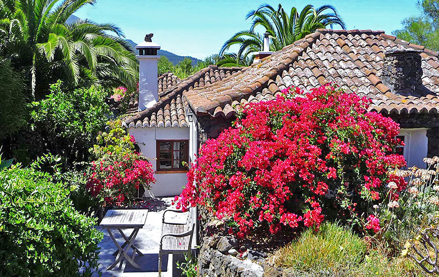 Casa rústica renovada con cariño y muy bien equipada con chimenea y sauna para unas vacaciones inolvidables en medio de los hermosos paisajes de La Palma