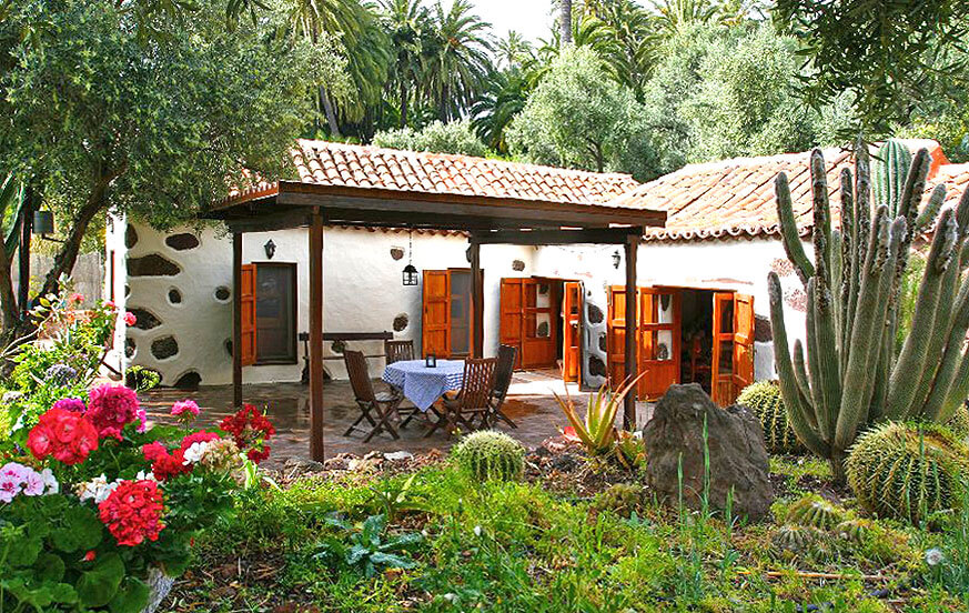 Maison traditionnelle architecture avec piscine et de beaux jardins dans les zones rurales de Santa Lucía de Tirajana