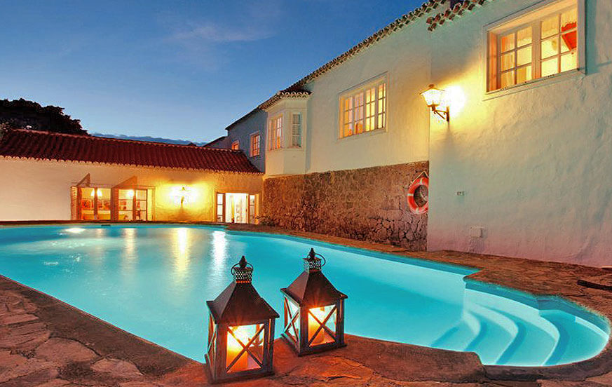 Elegante casa di campagna con piscina privata e sala da biliardo si trova nella Agaete nel nord-ovest di Gran Canaria verde