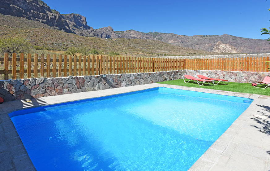 Maison de campagne avec piscine privée dans une zone rurale tranquille avec vue sur les montagnes du centre de Gran Canaria