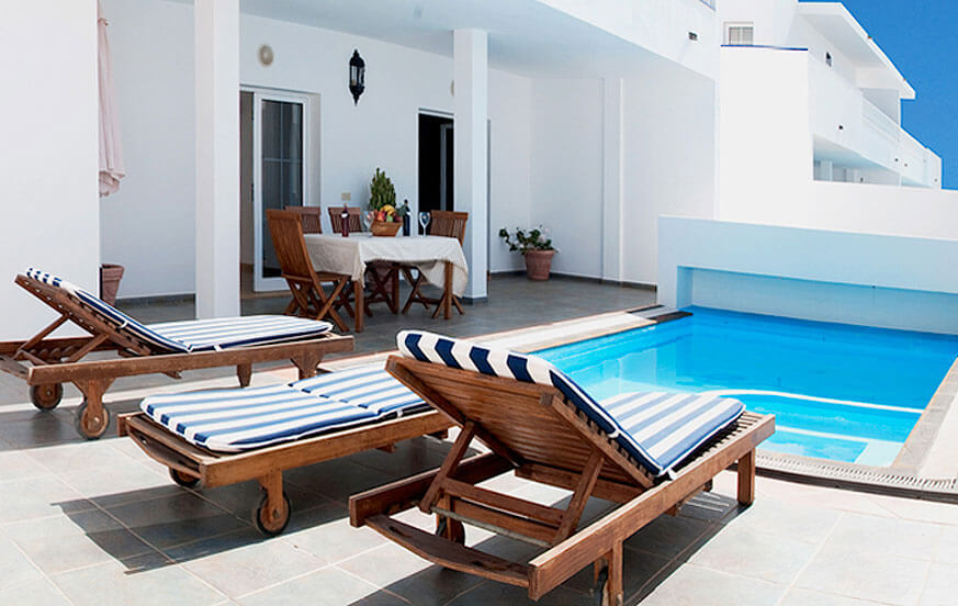 Two bedroom villas with private pool in a well kept holiday complex near the marina