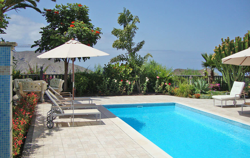 Bel appartement moderne et lumineux avec un style de piscine communautaire dans un emplacement idéal dans le sud de l'île