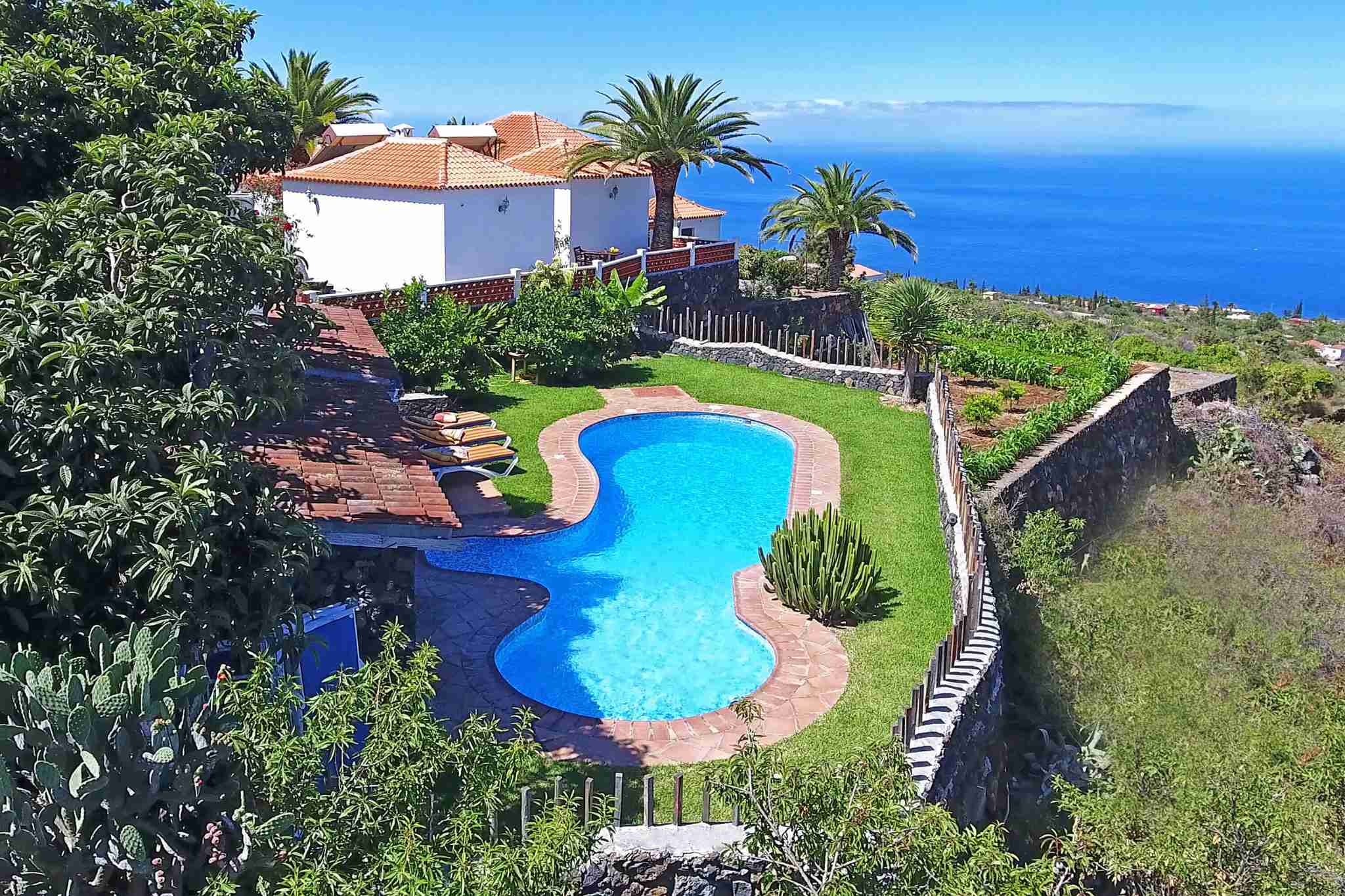 Maaseudun talo uima-allas rauhallisen loman La Palma