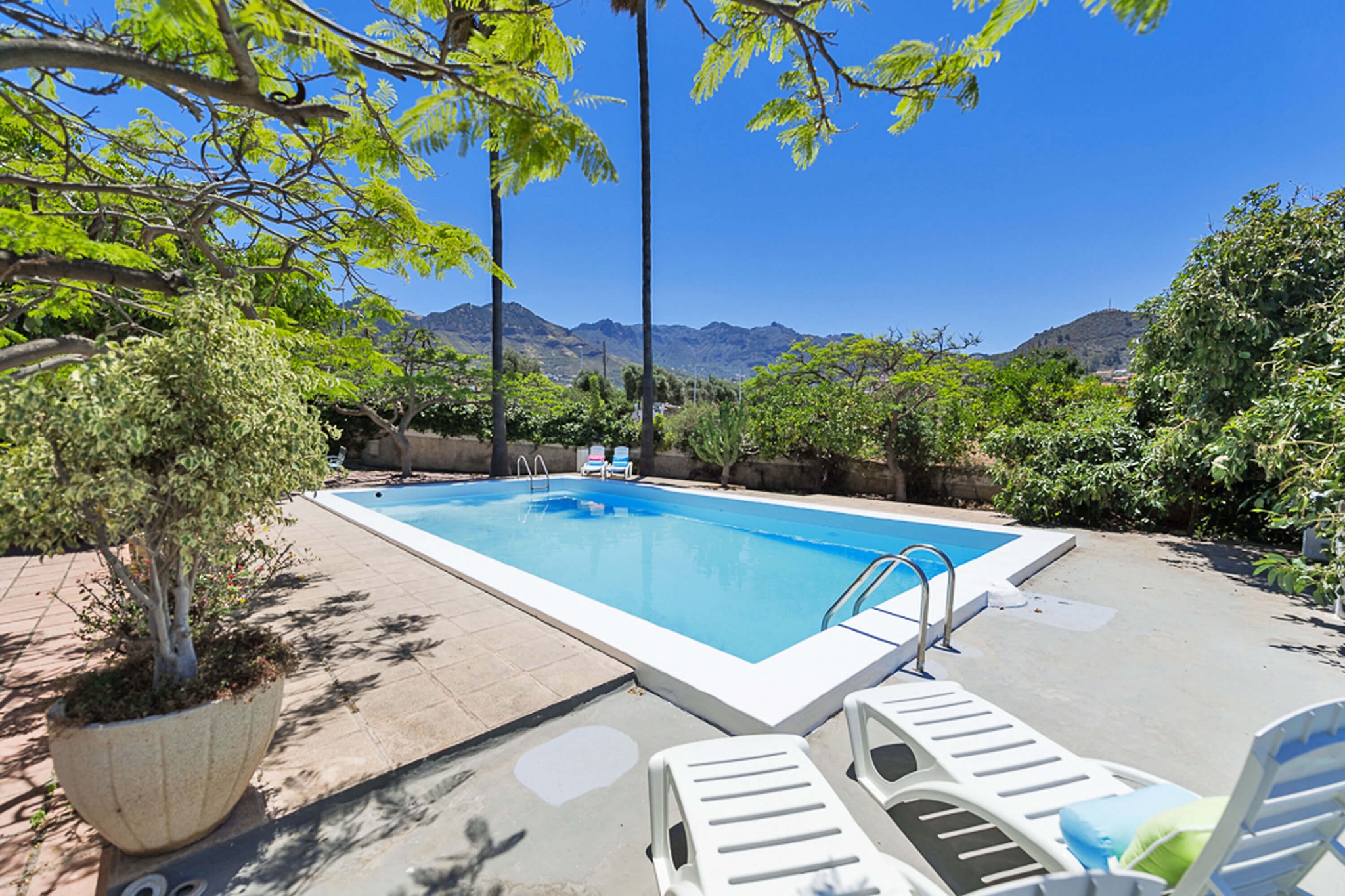 Geräumige Finca mit 4 Schlafzimmern und 2 Wohnzimmern mit privatem Pool in der schönen Gegend von Valsequillo mit Blick auf die Berge