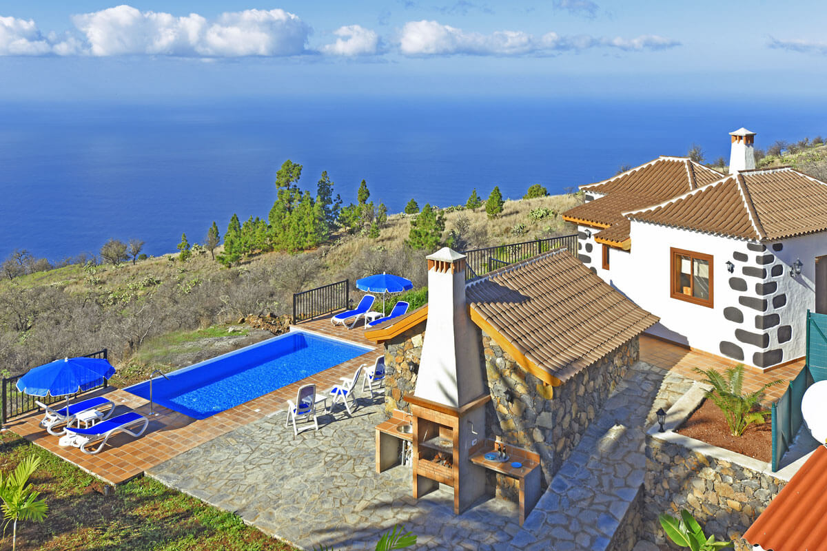 Maison rustique de style canarien très bien rénovée avec tout le confort pour des vacances de charme avec une vue spectaculaire sur la mer et les montagnes