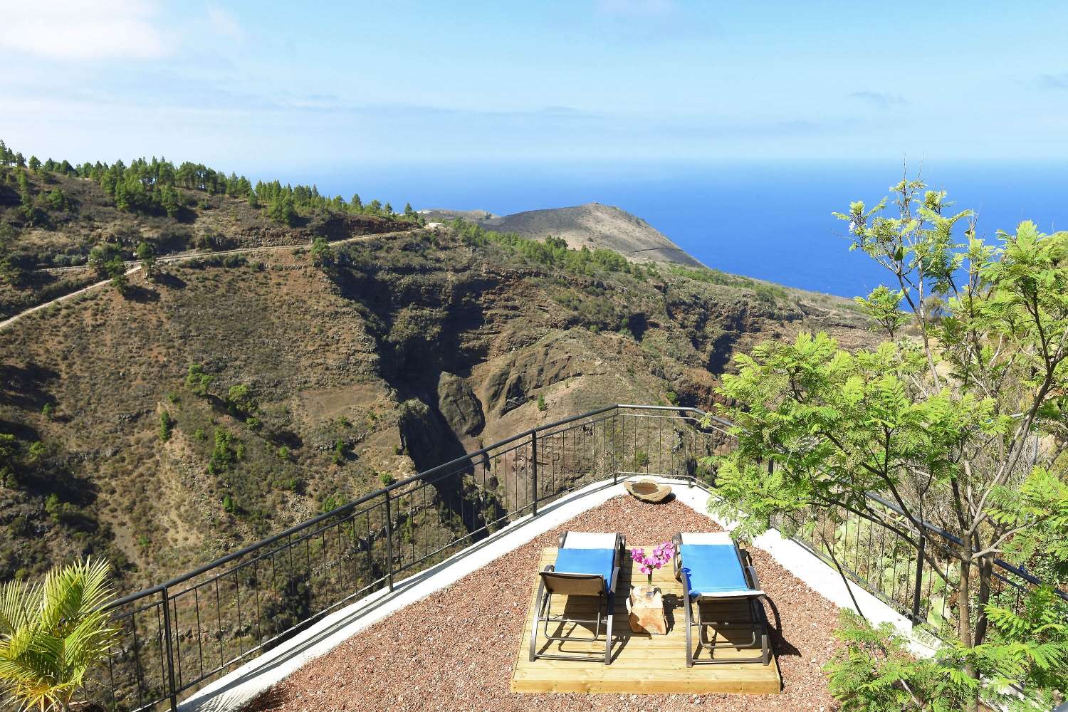 Maison de campagne canarienne restaurée et meublée avec goût et vue spectaculaire sur la mer et le ravin d'Izcuagua