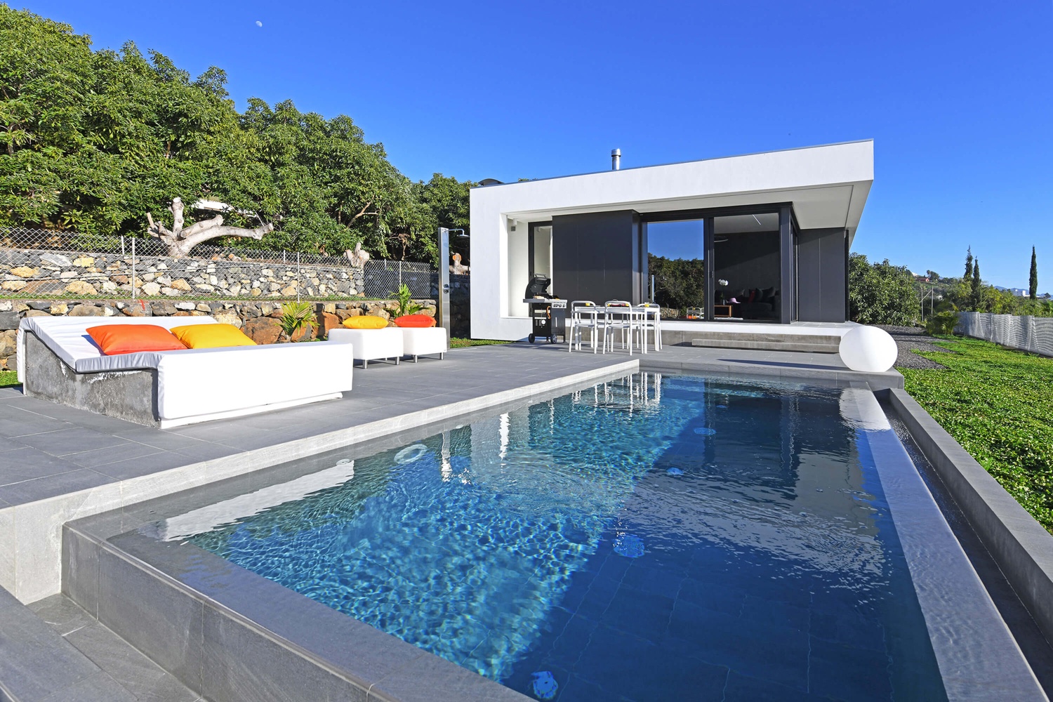 Modernes Ferienhaus für 2 Personen mit privatem Pool und schönem Blick auf den Atlantik