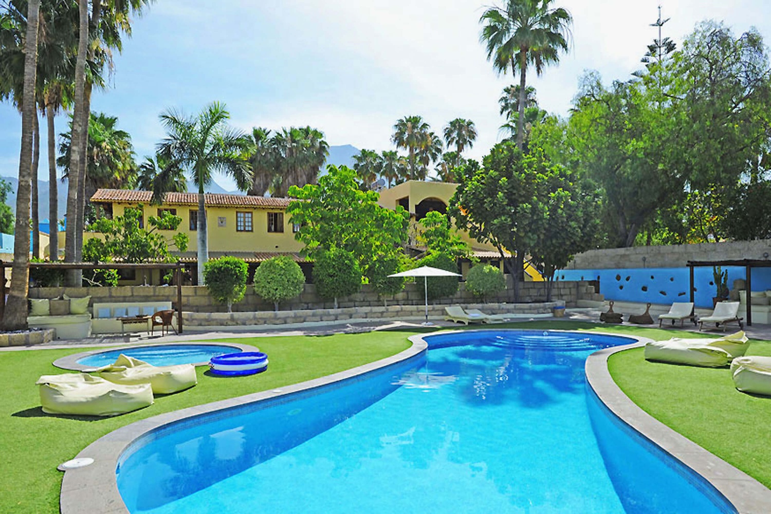 Feriehus med en stor fælles pool område for en afslappende ferie underprogrammet sydlige del af Tenerife