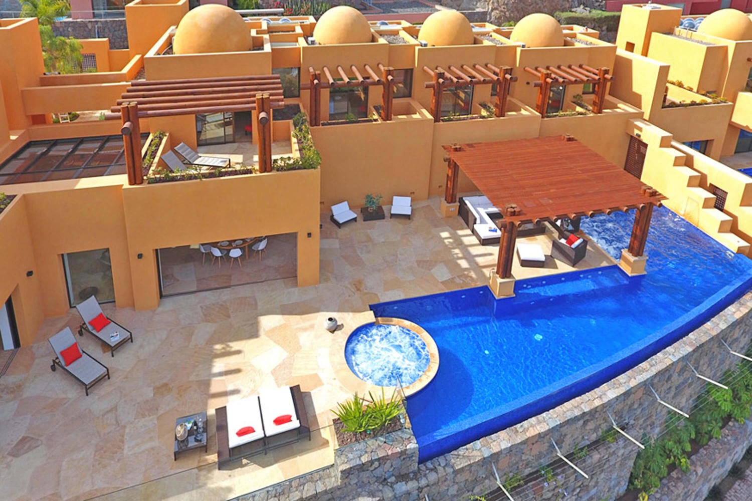 Luxushaus mit einer maximalen Kapazität für 10 Personen mit privatem Pool und Whirlpool mit spektakulärem Blick auf den Golfplatz