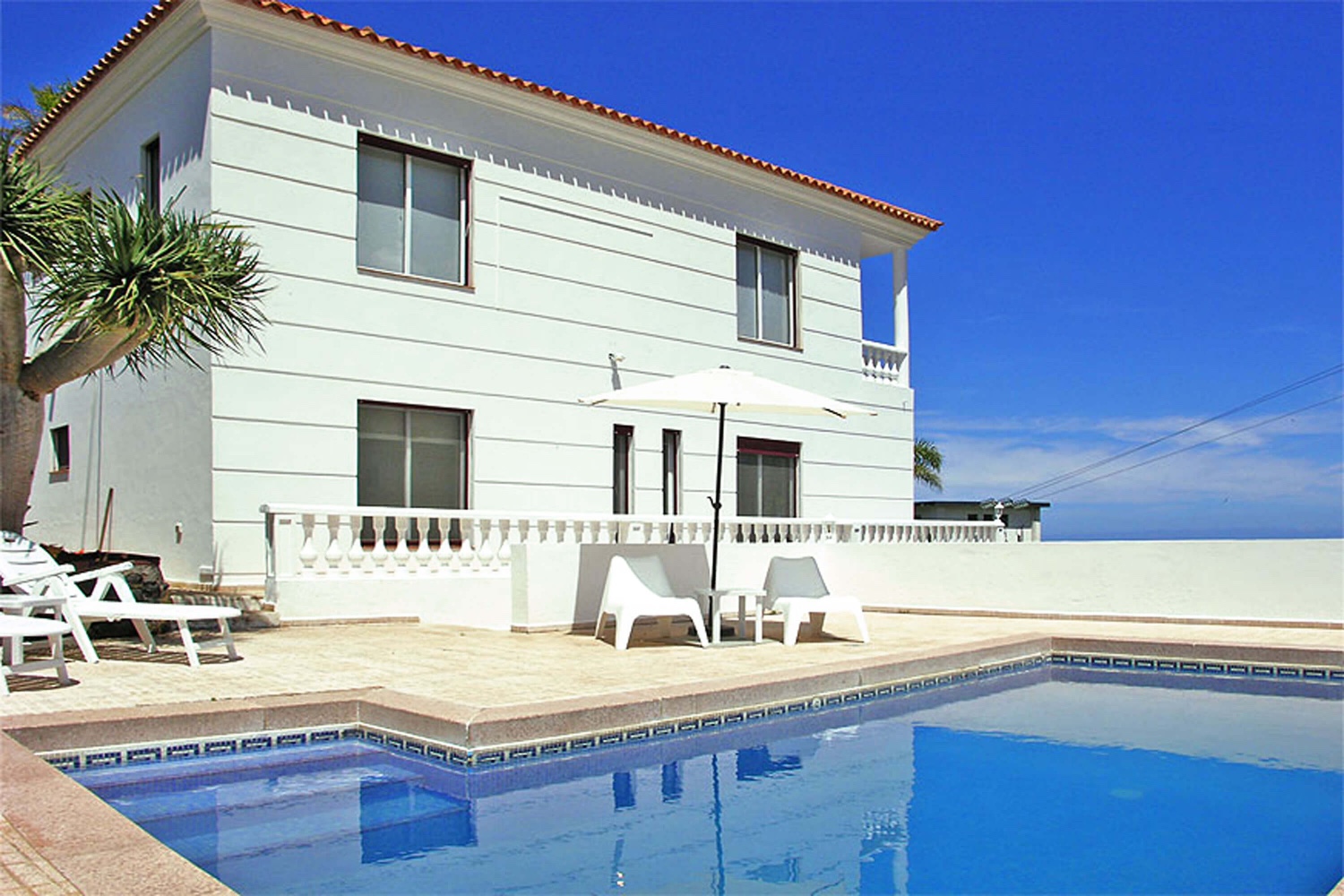 Modernes Ferienhaus mit großem Außenbereich für einen erholsamen Urlaub in Santa Ursula im Norden von Teneriffa.