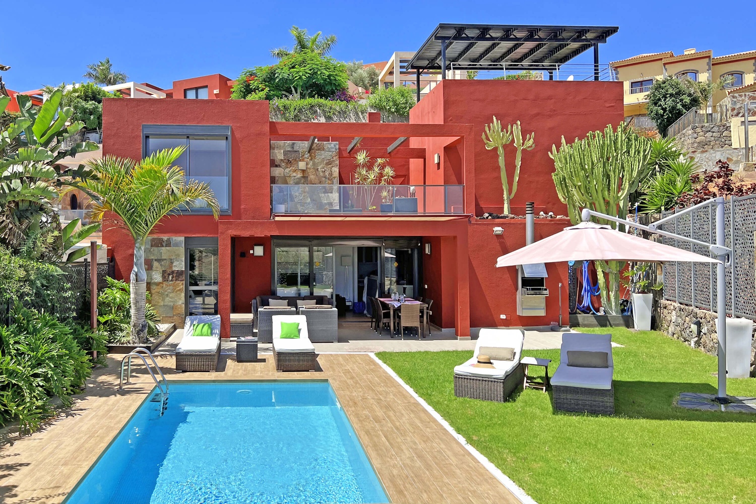 Schönes Haus im Komplex Las Terrazas mit großem Garten, privatem Pool, Whirlpool und herrlichem Blick über den Golfplatz.