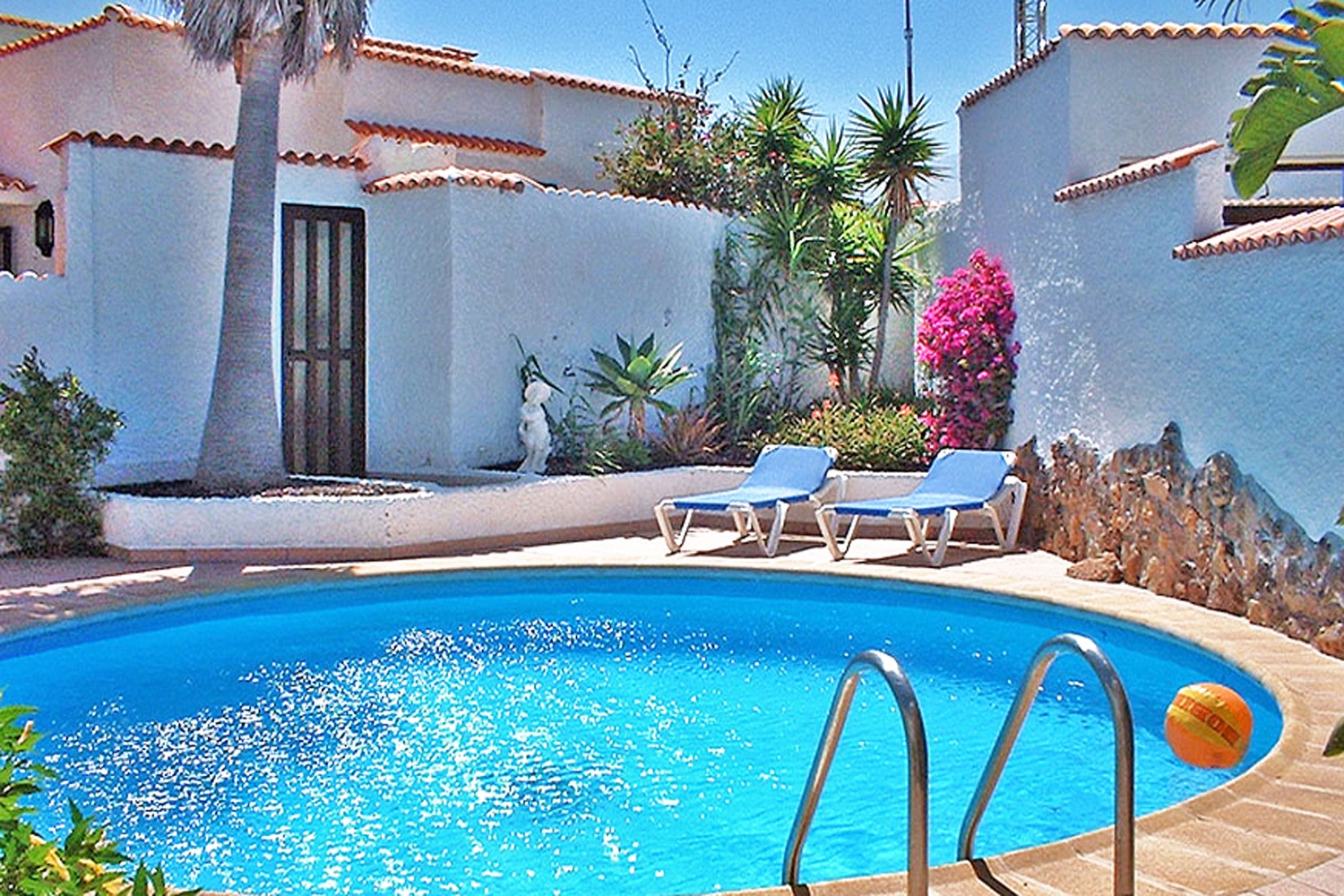 Talo vuokrattavana Teneriffan eteläosassa yksityisellä uima-altaalla lähellä Porís de Abonan rantaa.