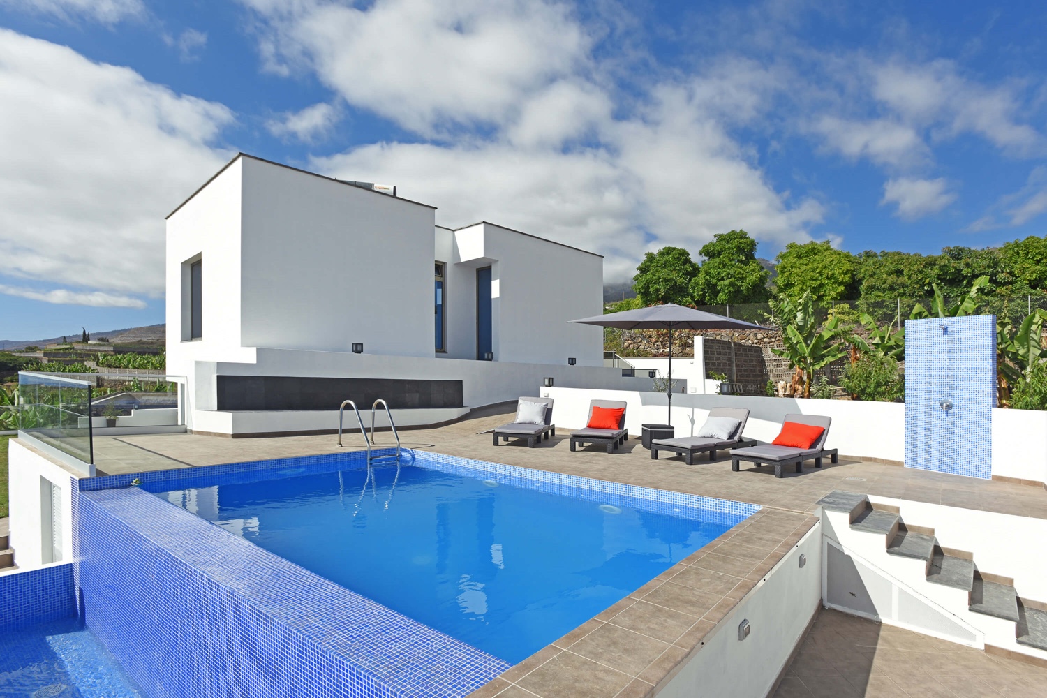 Moderne feriehus med utstyr av høy kvalitet og oppvarmet privat basseng på øya La Palma