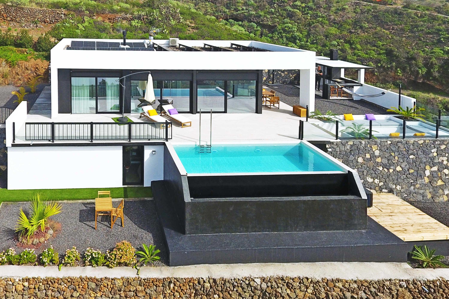 Wunderschönes Haus mit unglaublichem Meerblick, Außenküche und privatem Pool, perfekt für Ihren Traumurlaub.