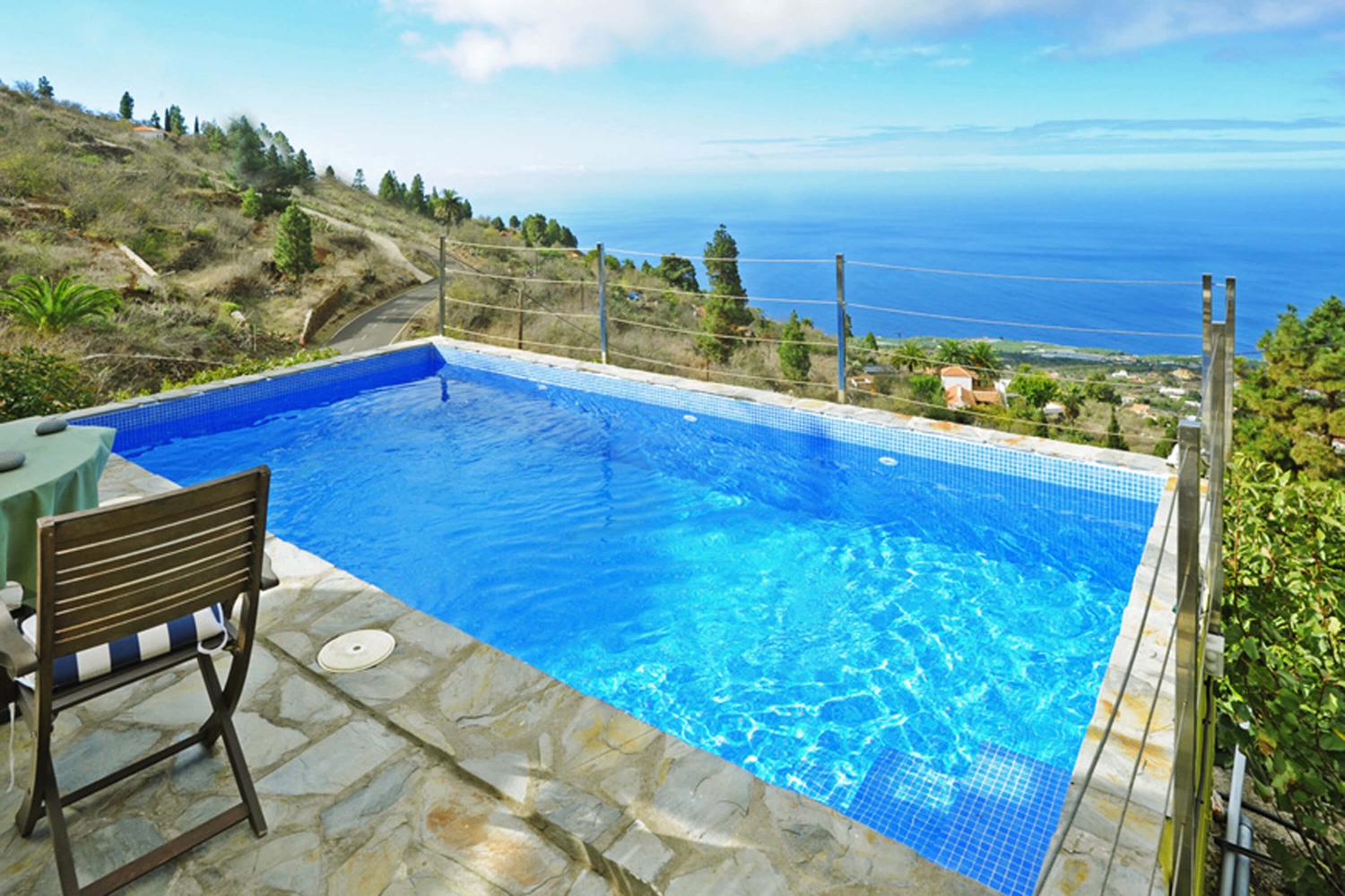 Casa de vacaciones rústica con piscina privada y vistas fantasticas para unas vacaciones relajadas