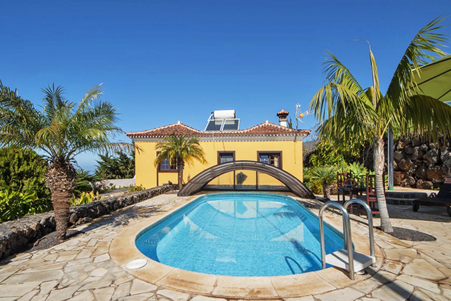 Charming two-bedroom holiday home with rustic interiors, private pool and beautiful panoramic views of the Atlantic