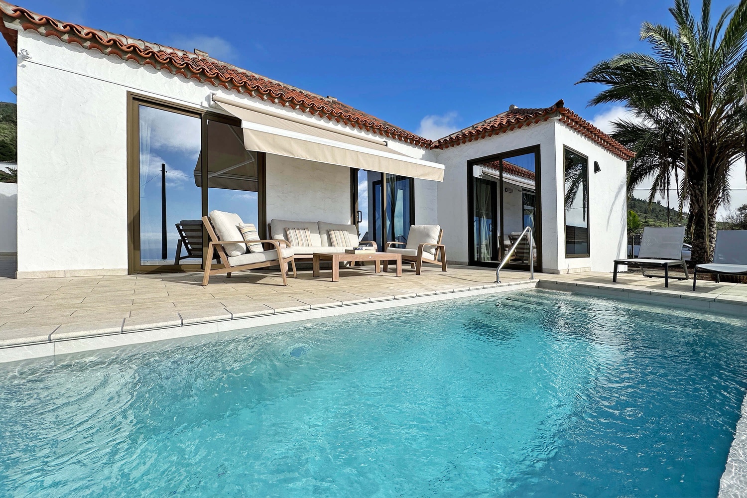 Schönes neu erbautes Haus mit privatem Pool, im Stil eines kanarischen Landhauses.