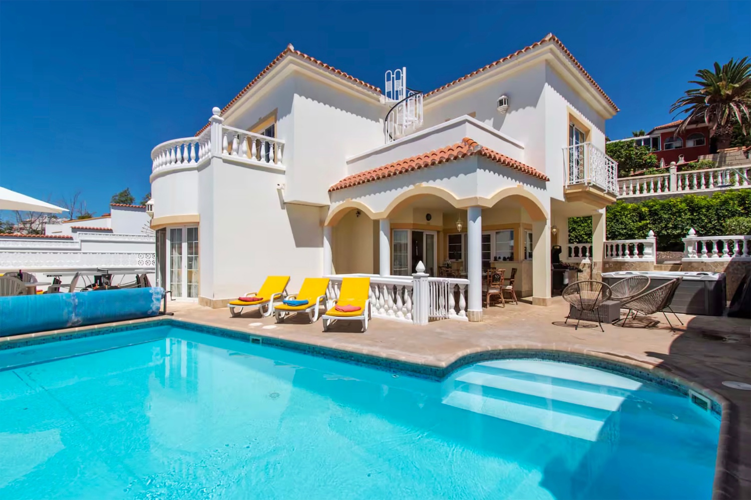 Geräumiges Ferienhaus mit Pool für einen erholsamen Urlaub in der Wohngegend von Chayofa