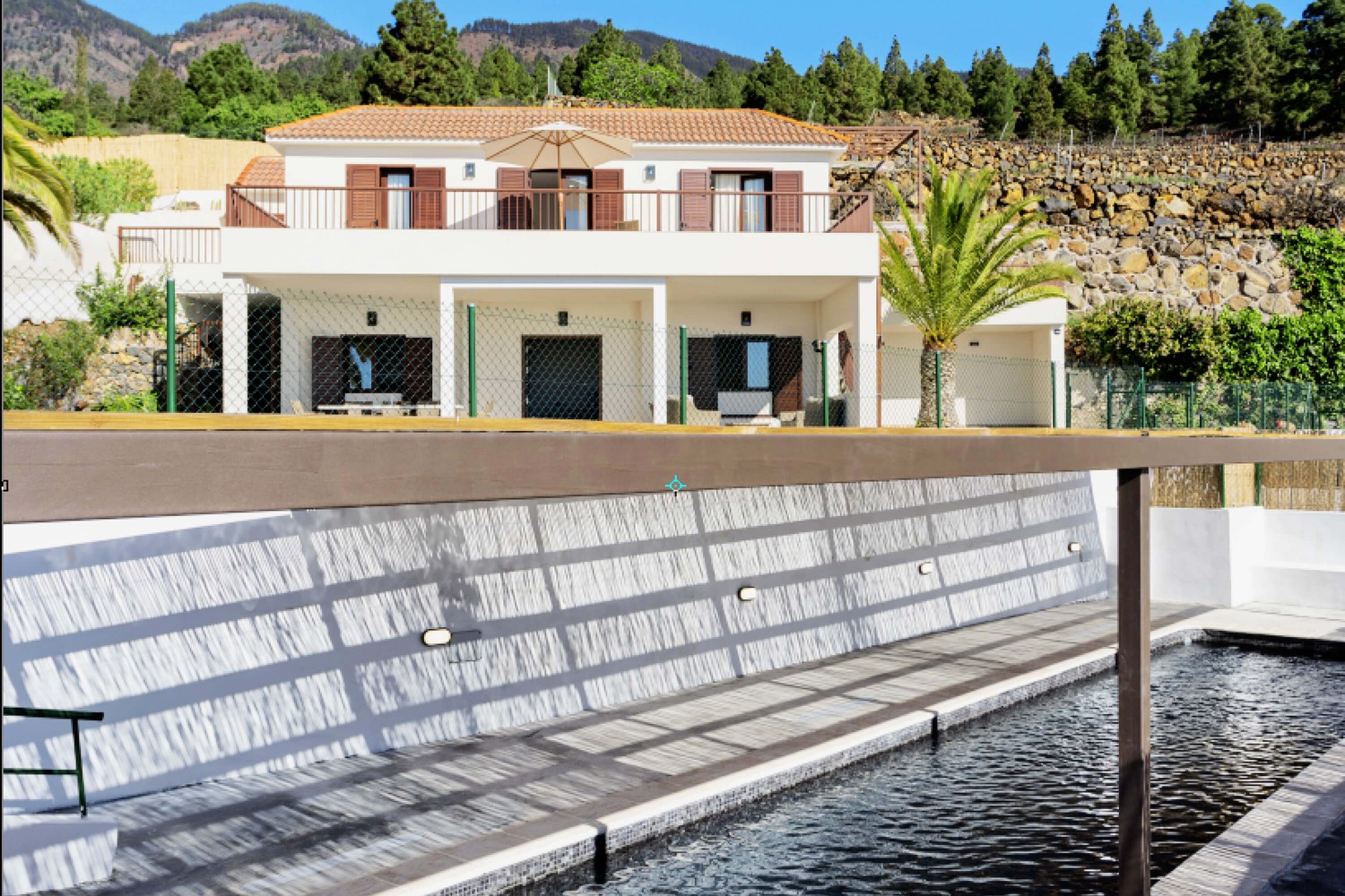 Schönes und helles Haus in ländlicher Umgebung, mit großem Garten und großem Pool