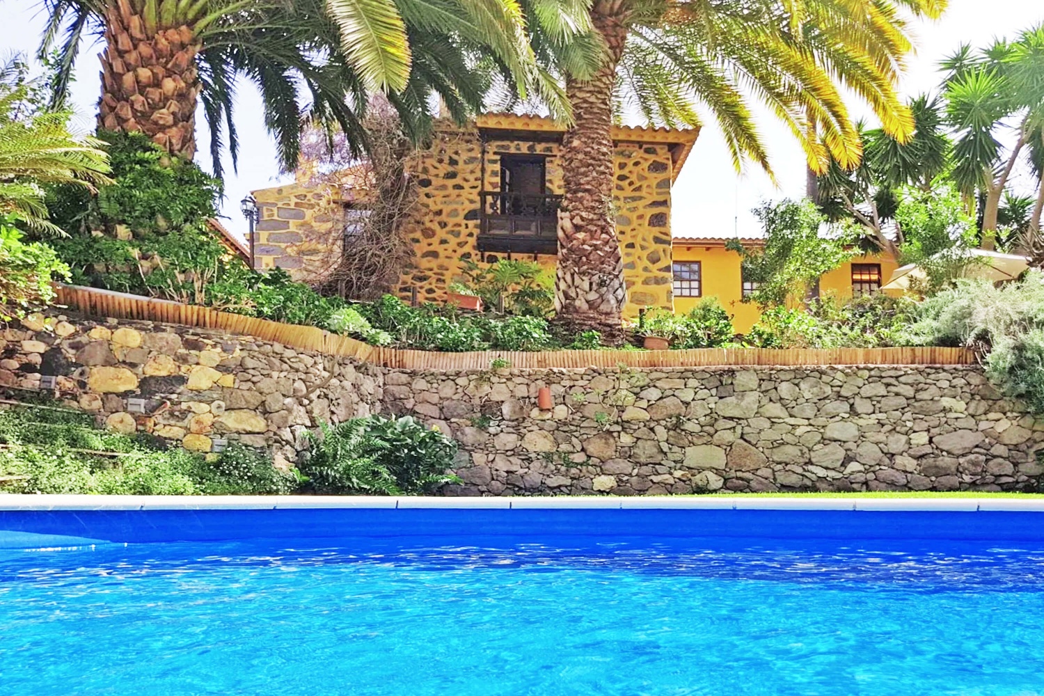 Schönes Landhaus auf einem Grundstück mit einem großen Garten, Sauna und Schwimmbad in der schönen Gegend von Teror