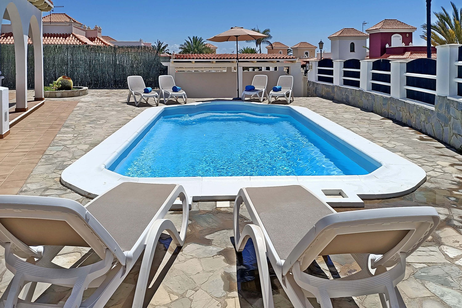Gemütliches einstöckiges Haus mit privatem Pool, großen sonnigen Terrassen und überdachtem Grillplatz, ideal, um das Klima von Fuerteventura zu genießen