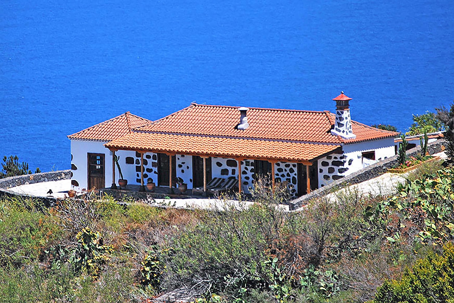 Typisches kanarische Haus mit Panoramablick auf das Meer in Garafía