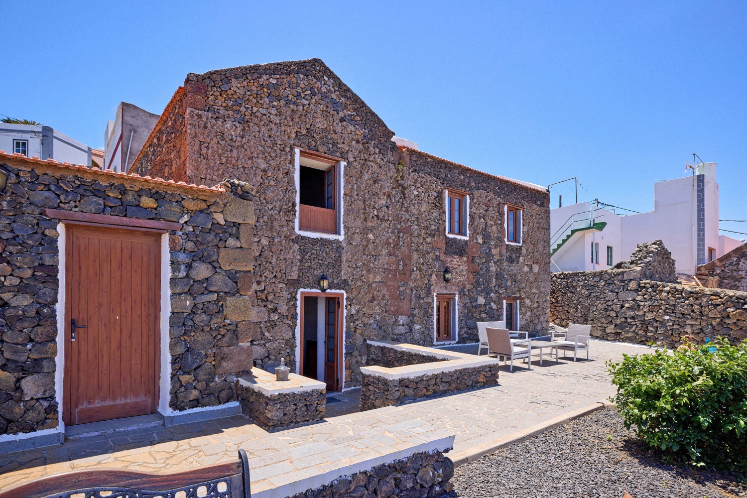 Alojamiento en medio rural de construcción típica canaria en la hermosa isla de El Hierro