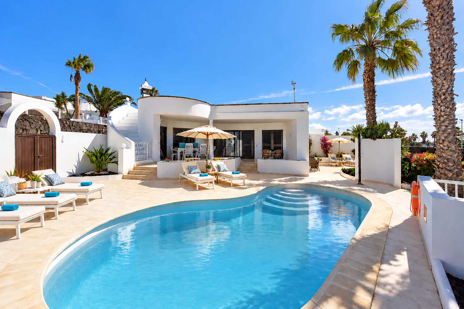 Ferienhaus mit drei Schlafzimmern, großem Außenbereich und privatem Pool in einer wunderschönen Gegend von Playa Blanca